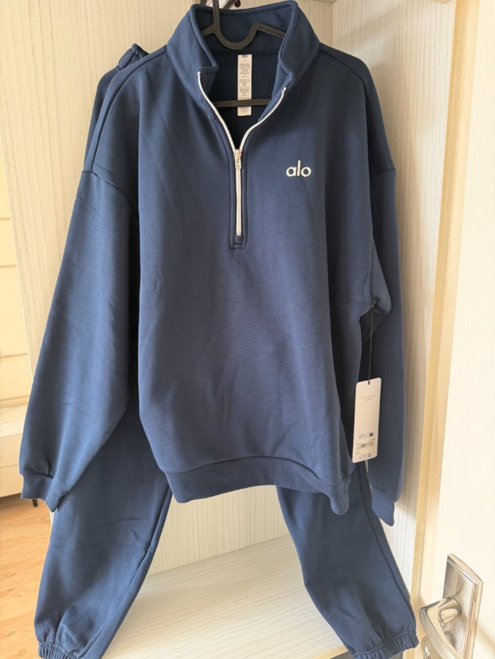 NWT Alo Yoga Navy Accolade 1/4 Zip & Straight Leg Sweatpant Set M πβ¨ - Picture 2 of 7